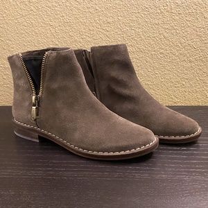 Clarks Suede Zipper Ankle Boot (Women's 9)